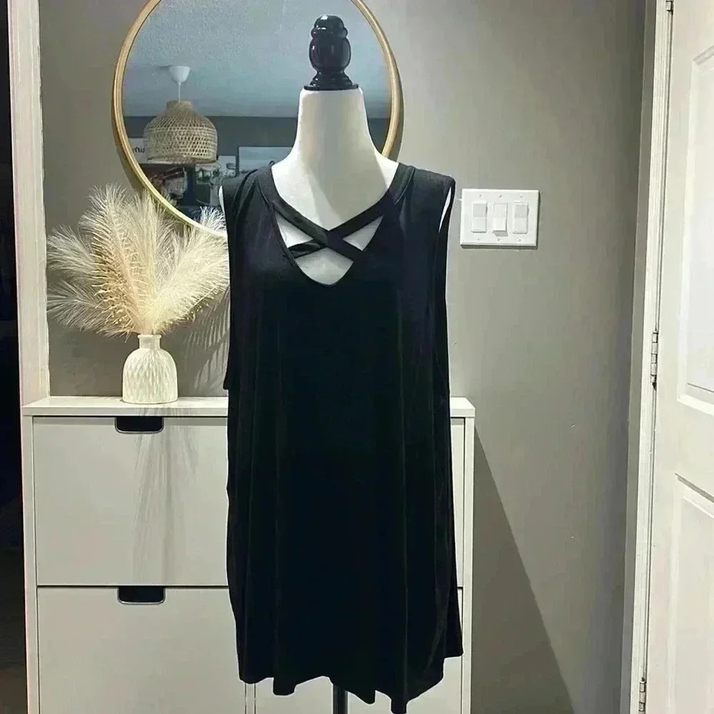 ❤️BNWT Maurices black tank top size 3